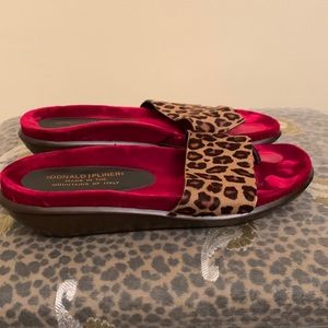 Donald J Pliner beautiful thong sandal